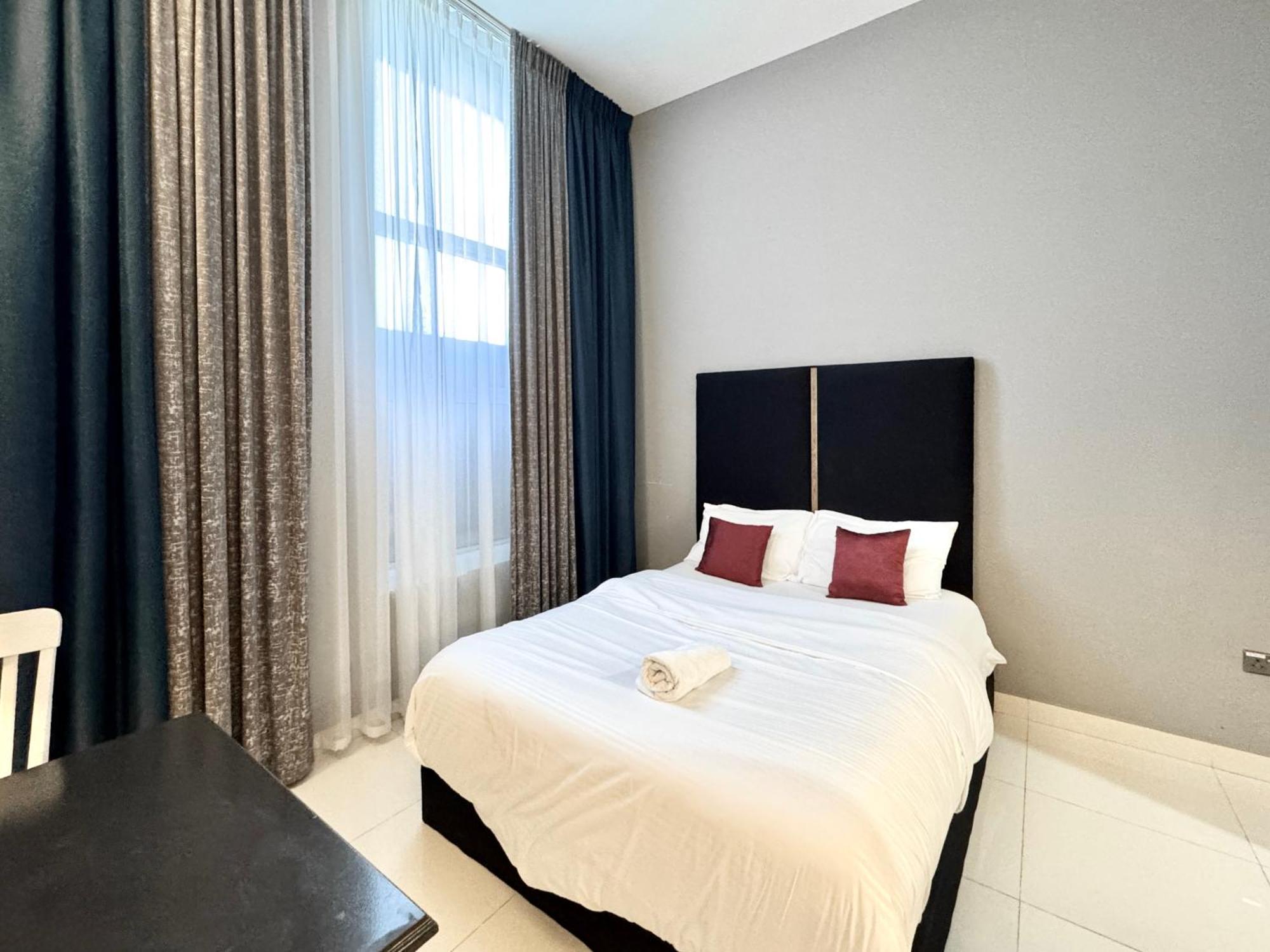 Al Manara Classic Deluxe Apartment Dubai